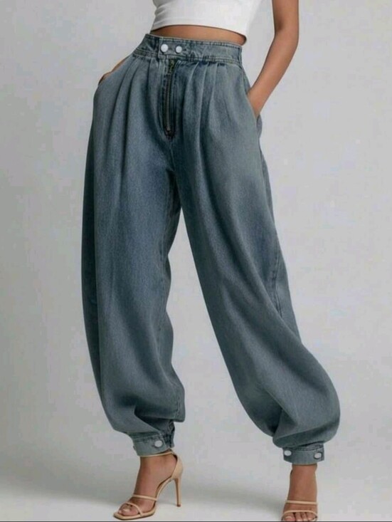 Denim - High-Waist Light Blue Balloon Jeans - Women